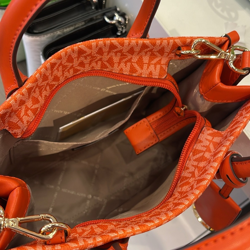 Michael Kors Mirella Small Ombré Signature Logo Crossbody Bag
Red Clay 
NWT - Picture 11 of 16